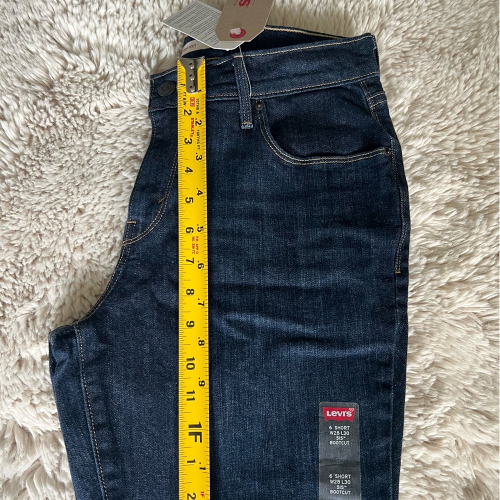 NWT Levi's 515 BOOTCUT Mid Rise Jeans - Size 6 Short W28 L30 - Picture 9 of 14